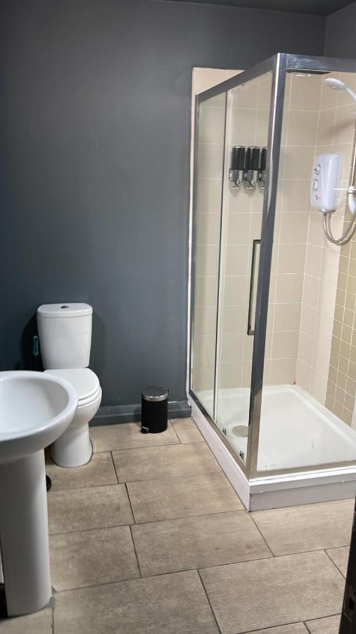 Town Center Large 2 Bedroom Apartment- Sleeps Up To 6 - Dogs Welcome - 2 Minutes From Train Station Blackpool Eksteriør billede