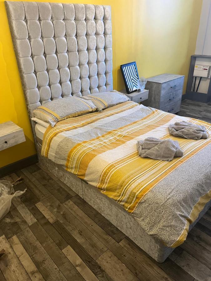 Town Center Large 2 Bedroom Apartment- Sleeps Up To 6 - Dogs Welcome - 2 Minutes From Train Station Blackpool Eksteriør billede
