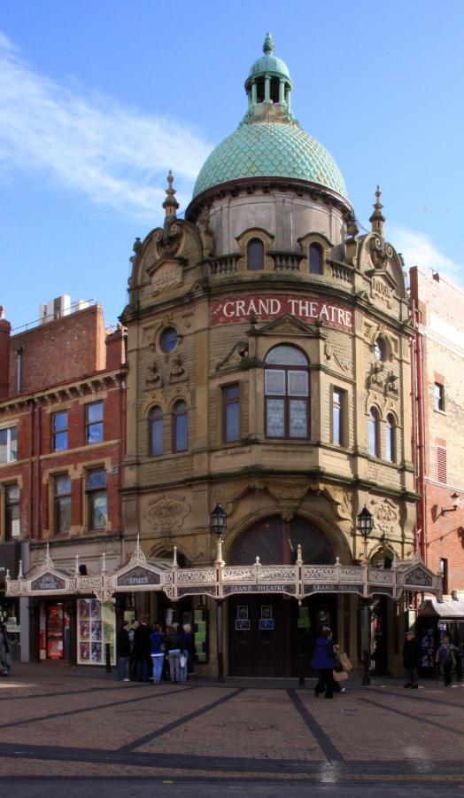 Town Center Large 2 Bedroom Apartment- Sleeps Up To 6 - Dogs Welcome - 2 Minutes From Train Station Blackpool Eksteriør billede