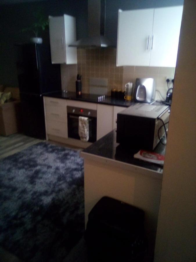 Town Center Large 2 Bedroom Apartment- Sleeps Up To 6 - Dogs Welcome - 2 Minutes From Train Station Blackpool Eksteriør billede
