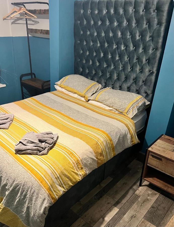 Town Center Large 2 Bedroom Apartment- Sleeps Up To 6 - Dogs Welcome - 2 Minutes From Train Station Blackpool Eksteriør billede